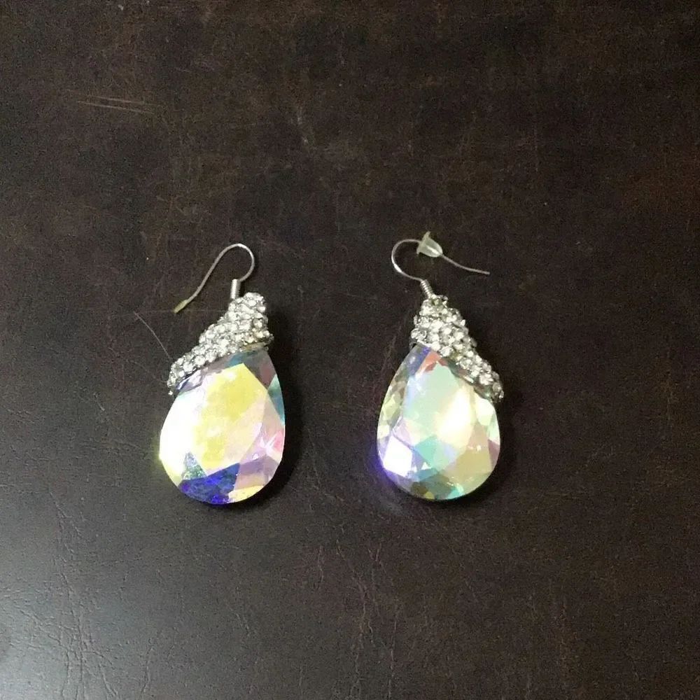 Vintage, gorgeous, carnival glass, and rhinestone teardrop earrings ￼